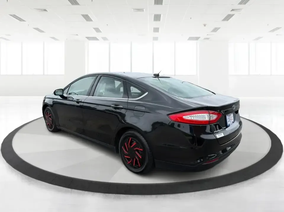 2014 Ford Fusion S (3FA6P0G78ER) with an Duratec 2.5L I-4 DOHC engine, Automatic transmission, located at 8750 N County Rd 25A, Piqua, OH, 45356, (937) 908-9800, 40.164391, -84.232513 - Are you on the hunt for a reliable sedan that fits seamlessly into your everyday life? Look no further than this stunning 2014 Ford Fusion S, available now at Advantage Car and Credit in Fairborn, OH. This vehicle is the perfect choice for budget-conscious buyers or families needing a dependable rid - Photo#4