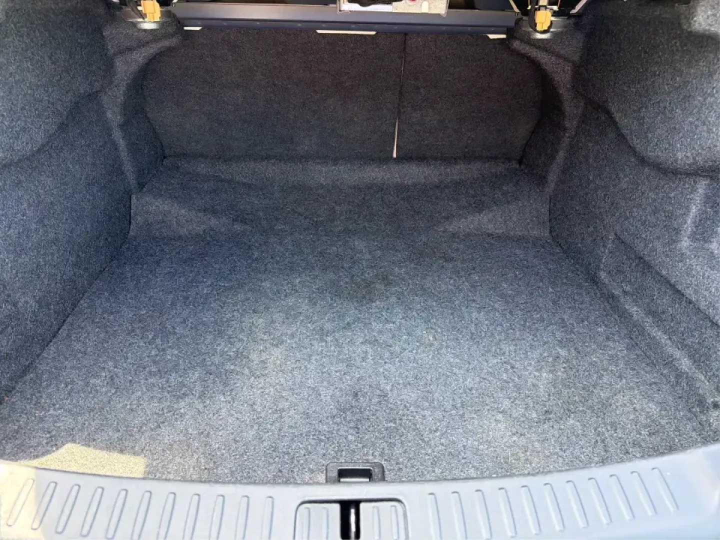 2014 Chevrolet Malibu 1TZ (1G11H5SL5EF) with an 2.5L L4 DOHC 16V engine, 6-Speed Automatic transmission, located at 401 Woodman Dr, Riverside, OH, 45431, (937) 908-9800, 39.760899, -84.123421 - Need a dependable sedan for the daily commute to Wright-Patterson AFB, quick errands down Woodman Dr, or comfortable weekend drives along I-675? This 2014 Chevrolet Malibu 1LZ in eye-catching Atlantis Blue Metallic fits real-life routines-school drop-offs, long commutes, and budget-friendly road tri - Photo#11