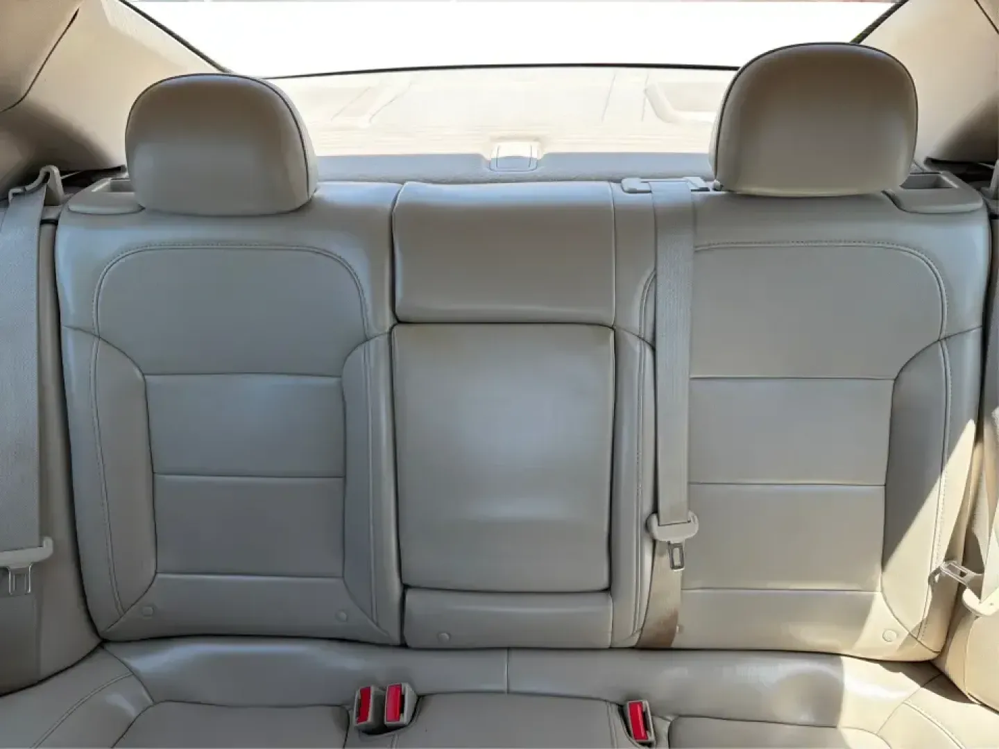 2014 Chevrolet Malibu 1TZ (1G11H5SL5EF) with an 2.5L L4 DOHC 16V engine, 6-Speed Automatic transmission, located at 401 Woodman Dr, Riverside, OH, 45431, (937) 908-9800, 39.760899, -84.123421 - Need a dependable sedan for the daily commute to Wright-Patterson AFB, quick errands down Woodman Dr, or comfortable weekend drives along I-675? This 2014 Chevrolet Malibu 1LZ in eye-catching Atlantis Blue Metallic fits real-life routines-school drop-offs, long commutes, and budget-friendly road tri - Photo#13