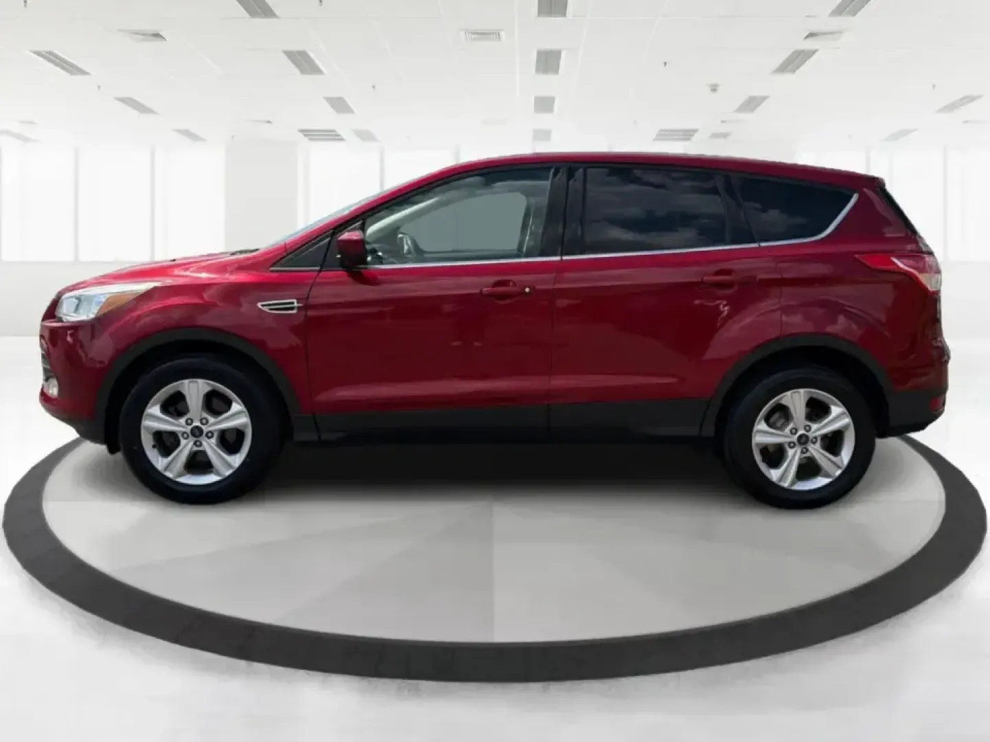 2016 Ford Escape SE (1FMCU0G73GU) with an 2.5L L4 DOHC 16V engine, 6-Speed Automatic transmission, located at 880 E. National Road, Vandalia, OH, 45377, (937) 908-9800, 39.891918, -84.183594 - Pack up the kids, load the groceries, or point the nose toward a weekend getaway-this 2016 Ford Escape SE is the kind of compact SUV that fits real life in Vandalia, OH. With its easy-to-park size, versatile cargo space, and comfortable cabin, it's a smart choice for commuters heading down I75, fami - Photo#5
