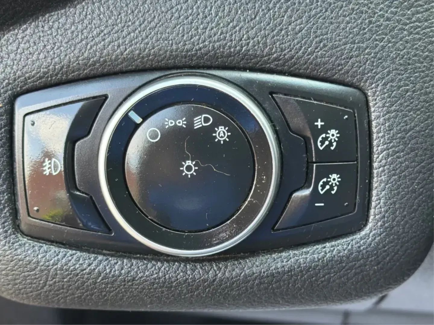 2016 Ford Escape SE (1FMCU0G73GU) with an 2.5L L4 DOHC 16V engine, 6-Speed Automatic transmission, located at 880 E. National Road, Vandalia, OH, 45377, (937) 908-9800, 39.891918, -84.183594 - Pack up the kids, load the groceries, or point the nose toward a weekend getaway-this 2016 Ford Escape SE is the kind of compact SUV that fits real life in Vandalia, OH. With its easy-to-park size, versatile cargo space, and comfortable cabin, it's a smart choice for commuters heading down I75, fami - Photo#17