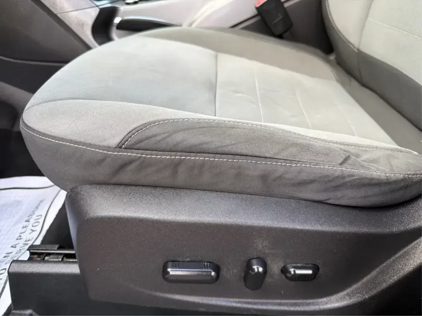 2016 Ford Escape SE (1FMCU0G73GU) with an 2.5L L4 DOHC 16V engine, 6-Speed Automatic transmission, located at 880 E. National Road, Vandalia, OH, 45377, (937) 908-9800, 39.891918, -84.183594 - Pack up the kids, load the groceries, or point the nose toward a weekend getaway-this 2016 Ford Escape SE is the kind of compact SUV that fits real life in Vandalia, OH. With its easy-to-park size, versatile cargo space, and comfortable cabin, it's a smart choice for commuters heading down I75, fami - Photo#18