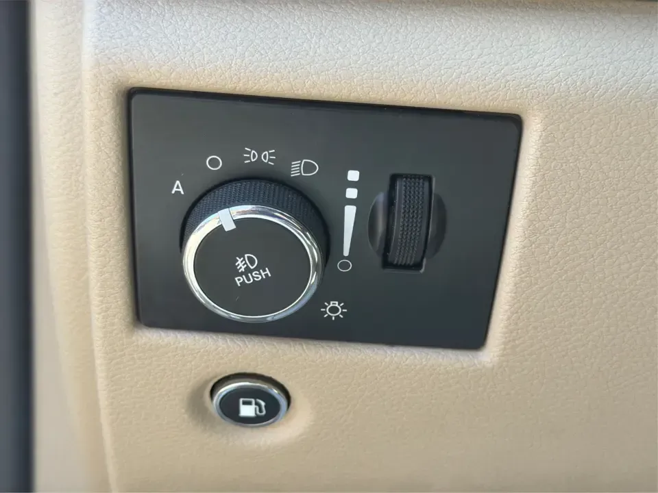 2014 Jeep Grand Cherokee Overland (1C4RJFCTXEC) with an 5.7L V8 OHV 16V engine, 5-Speed Automatic transmission, located at 1230 East Main St, Xenia, OH, 45385, (937) 908-9800, 39.688026, -83.910172 - Picture your next weekend: loading up for a road trip to Yellow Springs, cruising I675 with the family in comfort, or heading out to the trails and backroads around Wright-Patterson Air Force Base with the confidence of 4WD. This 2014 Jeep Grand Cherokee Overland is built for drivers who want a refi - Photo#17