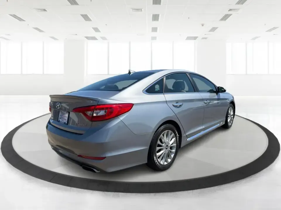 2015 Hyundai Sonata Limited (5NPE34AF9FH) with an 2.4L I-4 gasoline direct injection engine, 6-Speed Automatic transmission, located at 1184 Kauffman Ave, Fairborn, OH, 45324, (937) 908-9800, 39.807072, -84.030914 - Need a comfortable, tech-savvy sedan that makes the daily commute to Wright-Patterson AFB, a quick run down I-675, or a weekend drive to Yellow Springs feel like an upgrade-without stepping into a brand-new payment? This 2015 Hyundai Sonata Limited is built for real life in Fairborn: smooth on long - Photo#2