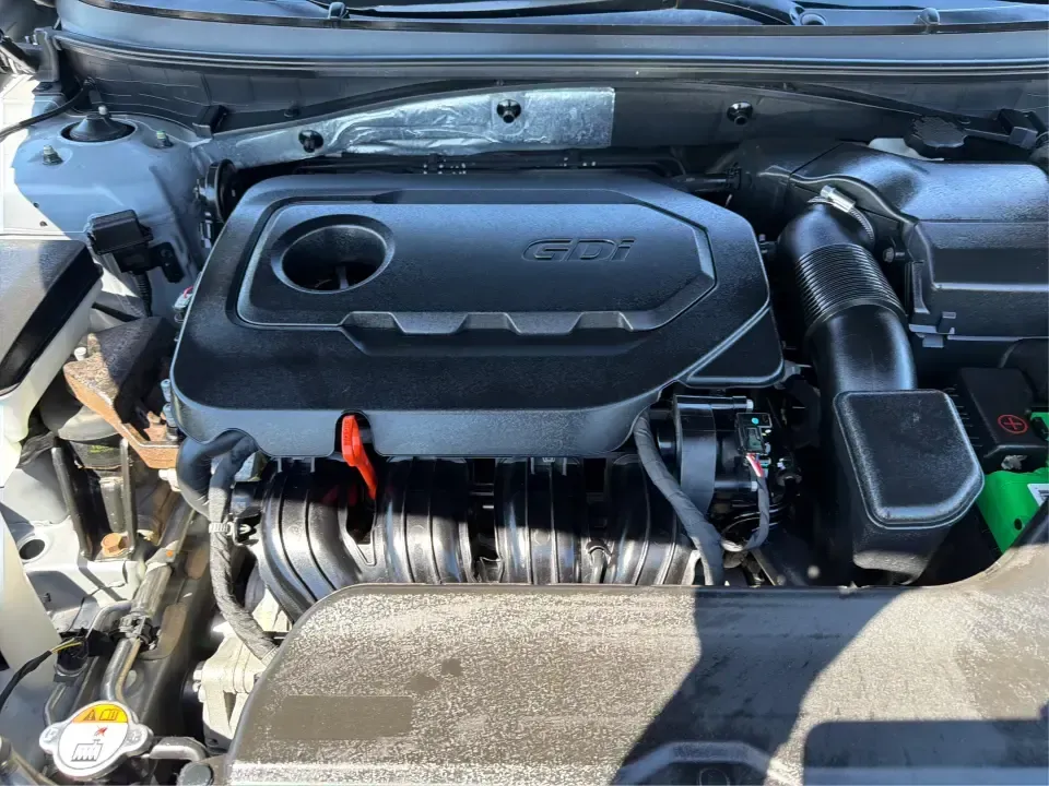 2015 Hyundai Sonata Limited (5NPE34AF9FH) with an 2.4L I-4 gasoline direct injection engine, 6-Speed Automatic transmission, located at 1184 Kauffman Ave, Fairborn, OH, 45324, (937) 908-9800, 39.807072, -84.030914 - Need a comfortable, tech-savvy sedan that makes the daily commute to Wright-Patterson AFB, a quick run down I-675, or a weekend drive to Yellow Springs feel like an upgrade-without stepping into a brand-new payment? This 2015 Hyundai Sonata Limited is built for real life in Fairborn: smooth on long - Photo#11