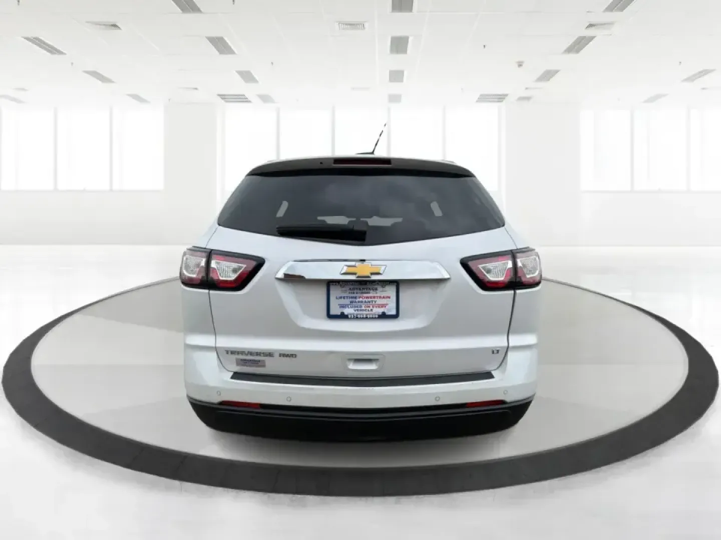 2017 Chevrolet Traverse 2LT (1GNKVHKD5HJ) with an 3.6L V-6 gasoline direct injection engine, 6A transmission, located at 1951 S Dayton Lakeview Rd., New Carlisle, OH, 45344, (937) 908-9800, 39.890999, -84.050255 - Big weekend plans, a growing family, or a daily commute that demands space and comfort? This 2017 Chevrolet Traverse 2LT is the kind of SUV that fits real life in Riverside-ready for school drop-offs, Costco runs, and road trips out toward Hocking Hills with room for friends, gear, and everyone's sn - Photo#3