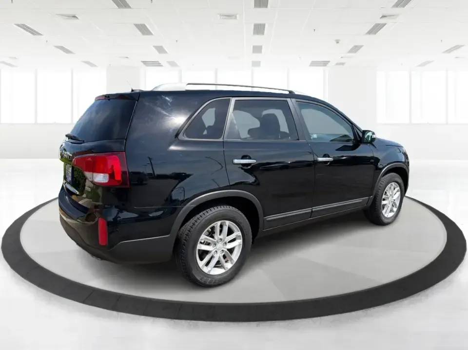 2014 Kia Sorento LX (5XYKT3A68EG) with an 2.4L I-4 gasoline direct injection engine, 6-Speed Automatic transmission, located at 1099 N County Rd 25A, Troy, OH, 45373, (937) 908-9800, 40.057079, -84.212883 - Need an SUV that fits real life in Troy-school drop-offs, a long commute down I-75, and weekend runs to Charleston Falls Preserve or a day around Downtown Troy? This 2014 Kia Sorento LX in Ebony Black is a practical, road-trip-ready SUV that balances everyday comfort with the kind of space and versa - Photo#2