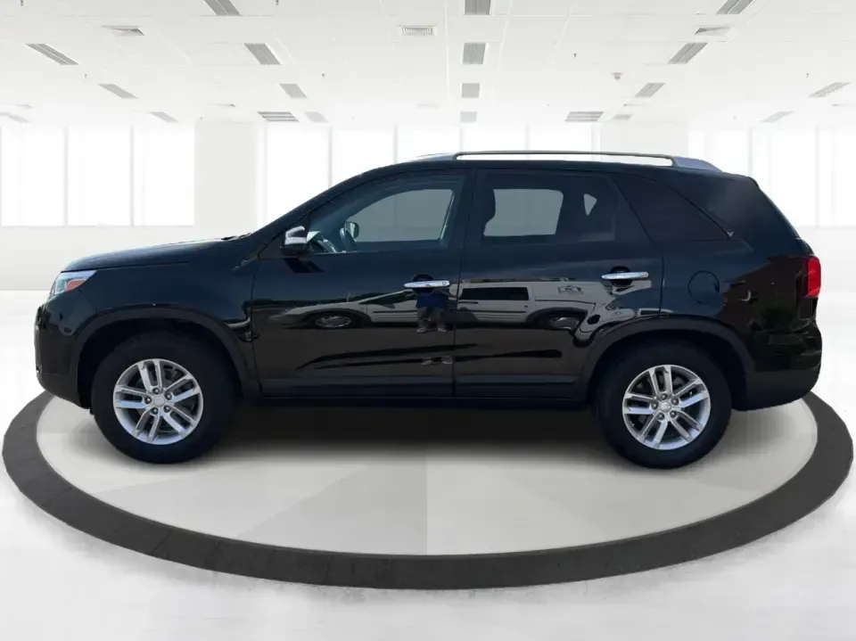 2014 Kia Sorento LX (5XYKT3A68EG) with an 2.4L I-4 gasoline direct injection engine, 6-Speed Automatic transmission, located at 1099 N County Rd 25A, Troy, OH, 45373, (937) 908-9800, 40.057079, -84.212883 - Need an SUV that fits real life in Troy-school drop-offs, a long commute down I-75, and weekend runs to Charleston Falls Preserve or a day around Downtown Troy? This 2014 Kia Sorento LX in Ebony Black is a practical, road-trip-ready SUV that balances everyday comfort with the kind of space and versa - Photo#5
