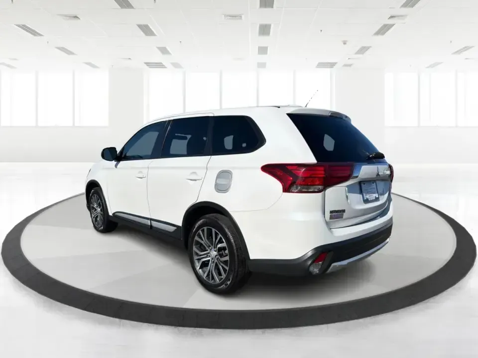 2016 Mitsubishi Outlander ES (JA4AD2A30GZ) with an 2.4L I-4 variable valve control engine, CVT transmission, located at 8750 N County Rd 25A, Piqua, OH, 45356, (937) 908-9800, 40.164391, -84.232513 - Weekend road trips to Indian Lake, daily commutes down I75, or shuttling kids between practice and school-this 2016 Mitsubishi Outlander ES is built for real-life schedules in and around Piqua, Ohio. Finished in Diamond White Pearl, this versatile SUV blends family-friendly space with easy-to-live-w - Photo#4
