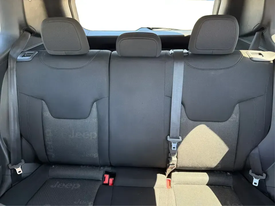 2015 Jeep Renegade Latitude (ZACCJBBT5FP) with an 2.4L L4 engine, 6-Speed Manual transmission, located at 1230 East Main St, Xenia, OH, 45385, (937) 908-9800, 39.688026, -83.910172 - Weekend adventures, snowy commutes, and day-to-day errands around Greene County feel a lot more fun when you're driving something that's compact, capable, and easy to live with. This 2015 Jeep Renegade Latitude is built for drivers who want SUV versatility without the full-size footprint-perfect for - Photo#14