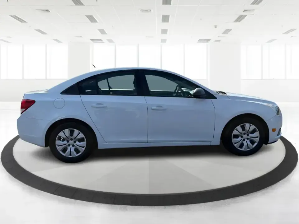 2014 Chevrolet Cruze LS Auto (1G1PA5SG0E7) with an ECOTEC 1.8L I-4 DOHC engine, 6-Speed Automatic transmission, located at 401 Woodman Dr, Riverside, OH, 45431, (937) 908-9800, 39.760899, -84.123421 - Picture your next week in Riverside: an easy I675 commute to Wright-Patterson AFB, quick grocery runs near Airway Shopping Center, and a comfortable weekend drive down Woodman Dr toward Downtown Dayton-without stretching your budget. This 2014 Chevrolet Cruze LS Auto is a smart, practical sedan for - Photo#1