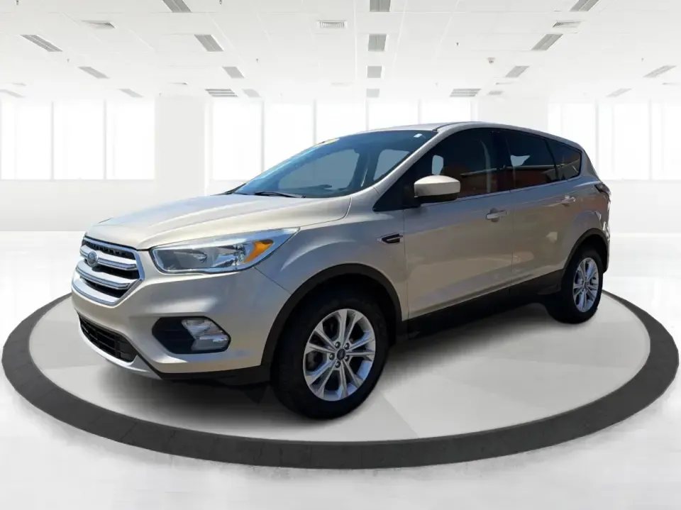 2017 Ford Escape SE (1FMCU0GD2HU) with an 1.5L L4 DOHC 16V engine, 6A transmission, located at 880 E. National Road, Vandalia, OH, 45377, (937) 908-9800, 39.891918, -84.183594 - Picture your next week in Vandalia: weekday commutes down E. National Road and I75, school drop-offs, quick grocery runs near the Dayton International Airport area, and a weekend escape to Taylorsville MetroPark or a day out at the Montgomery County Fairgrounds. This 2017 Ford Escape SE is built for - Photo#8