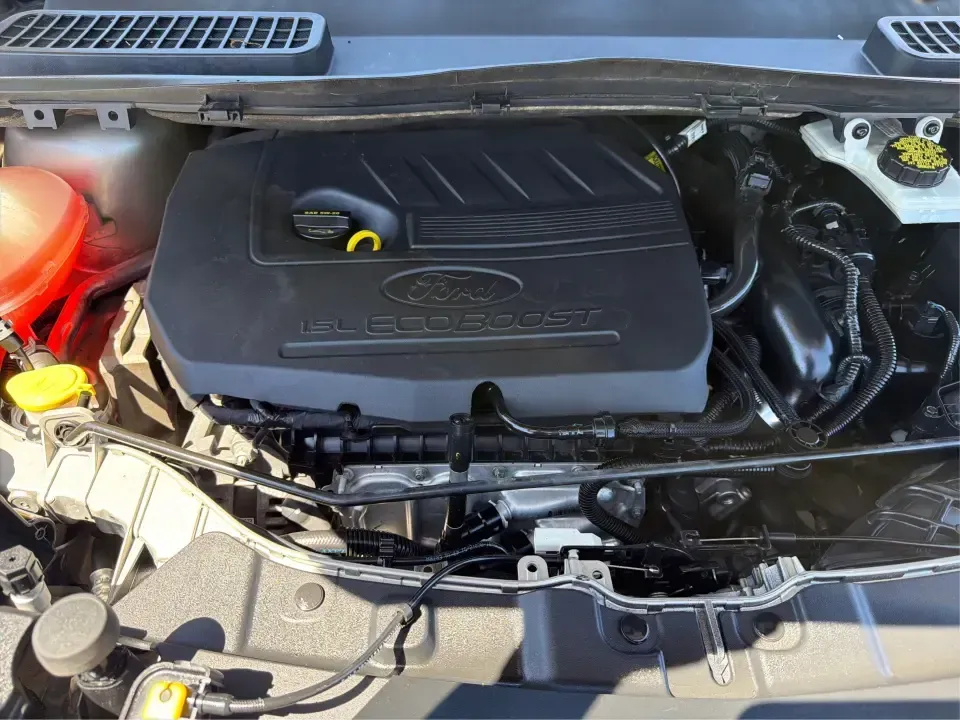 2017 Ford Escape SE (1FMCU0GD2HU) with an 1.5L L4 DOHC 16V engine, 6A transmission, located at 880 E. National Road, Vandalia, OH, 45377, (937) 908-9800, 39.891918, -84.183594 - Picture your next week in Vandalia: weekday commutes down E. National Road and I75, school drop-offs, quick grocery runs near the Dayton International Airport area, and a weekend escape to Taylorsville MetroPark or a day out at the Montgomery County Fairgrounds. This 2017 Ford Escape SE is built for - Photo#11