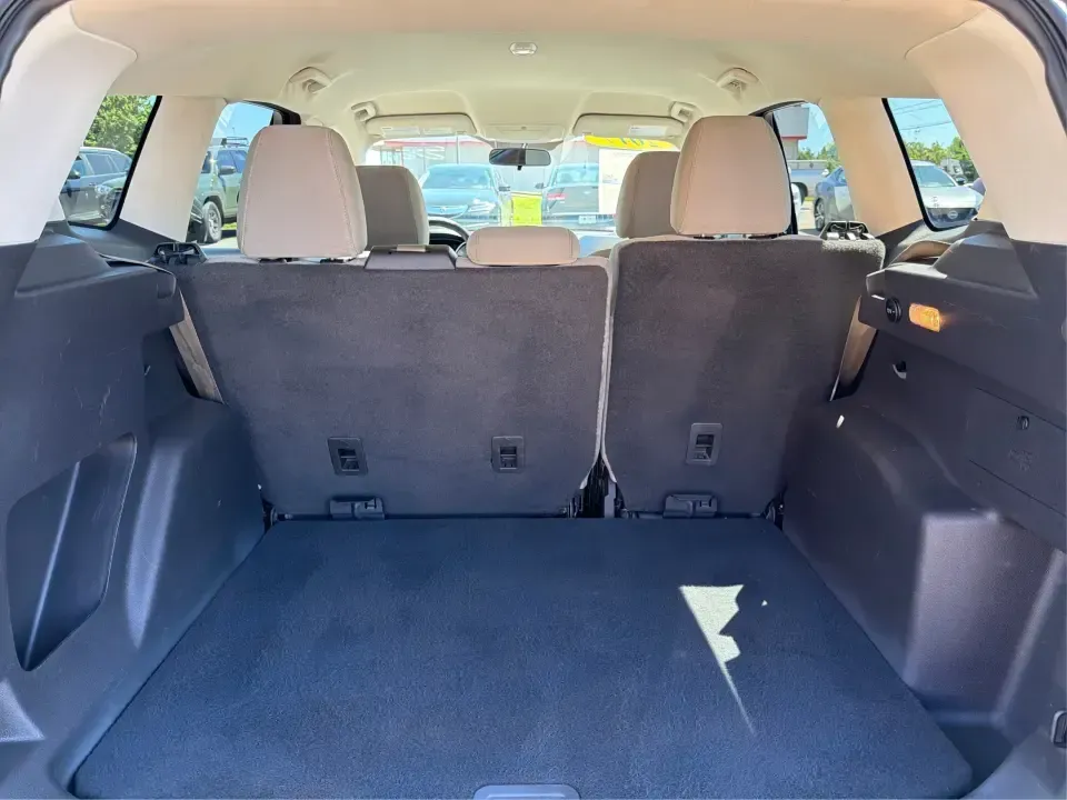 2017 Ford Escape SE (1FMCU0GD2HU) with an 1.5L L4 DOHC 16V engine, 6A transmission, located at 880 E. National Road, Vandalia, OH, 45377, (937) 908-9800, 39.891918, -84.183594 - Picture your next week in Vandalia: weekday commutes down E. National Road and I75, school drop-offs, quick grocery runs near the Dayton International Airport area, and a weekend escape to Taylorsville MetroPark or a day out at the Montgomery County Fairgrounds. This 2017 Ford Escape SE is built for - Photo#12