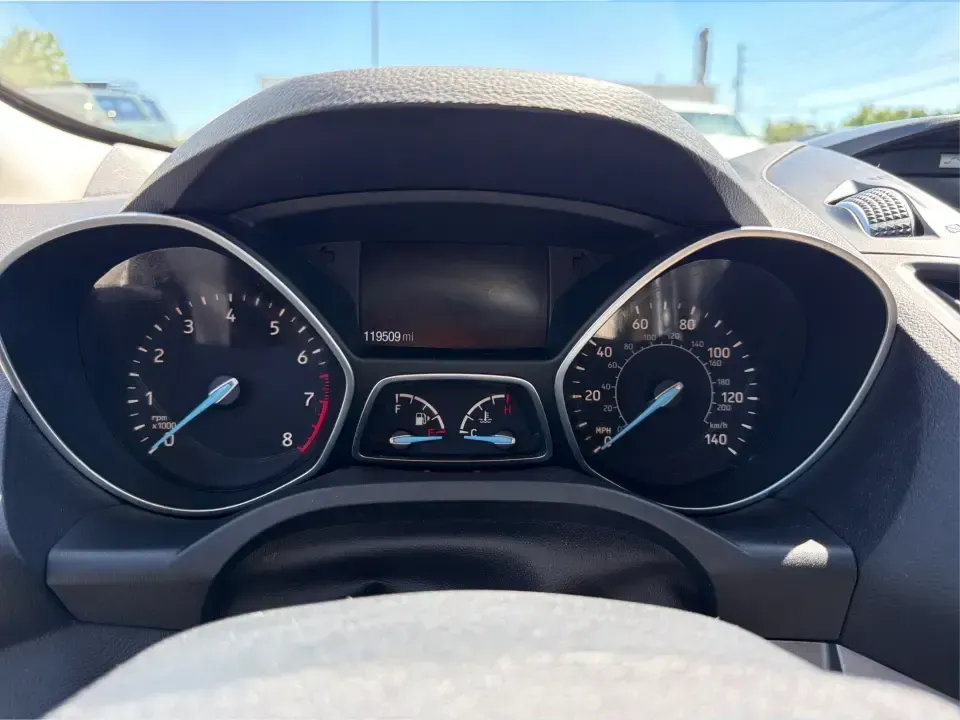 2017 Ford Escape SE (1FMCU0GD2HU) with an 1.5L L4 DOHC 16V engine, 6A transmission, located at 880 E. National Road, Vandalia, OH, 45377, (937) 908-9800, 39.891918, -84.183594 - Picture your next week in Vandalia: weekday commutes down E. National Road and I75, school drop-offs, quick grocery runs near the Dayton International Airport area, and a weekend escape to Taylorsville MetroPark or a day out at the Montgomery County Fairgrounds. This 2017 Ford Escape SE is built for - Photo#15