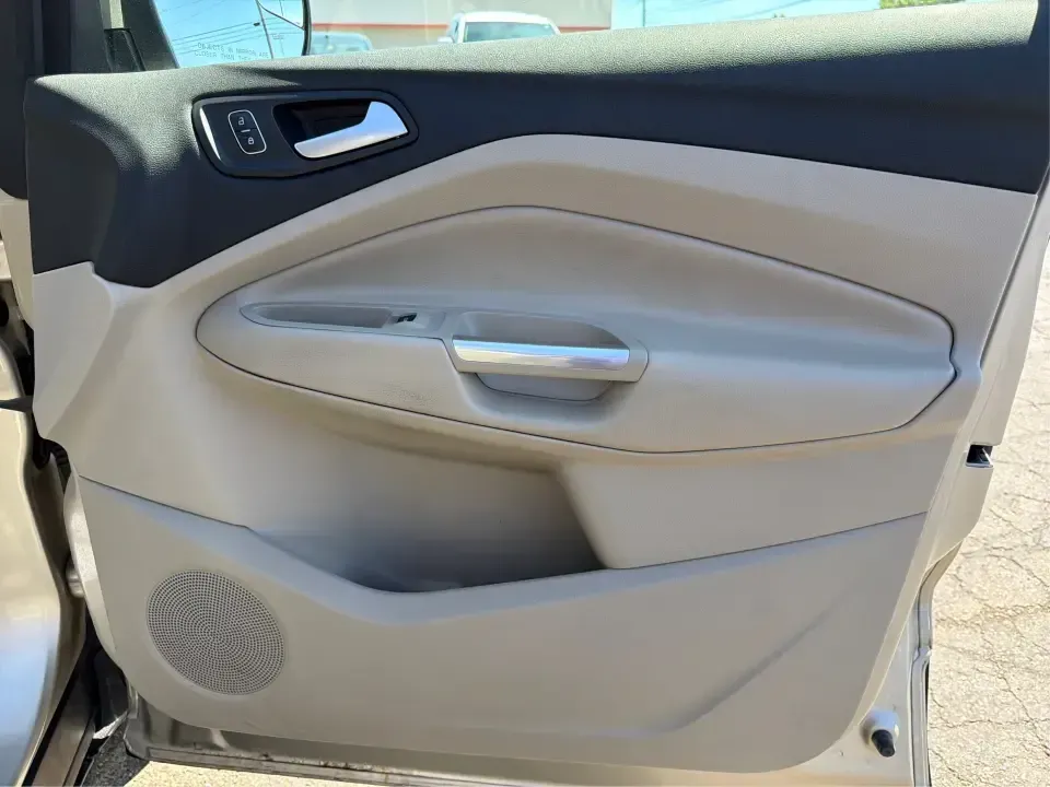2017 Ford Escape SE (1FMCU0GD2HU) with an 1.5L L4 DOHC 16V engine, 6A transmission, located at 880 E. National Road, Vandalia, OH, 45377, (937) 908-9800, 39.891918, -84.183594 - Picture your next week in Vandalia: weekday commutes down E. National Road and I75, school drop-offs, quick grocery runs near the Dayton International Airport area, and a weekend escape to Taylorsville MetroPark or a day out at the Montgomery County Fairgrounds. This 2017 Ford Escape SE is built for - Photo#20