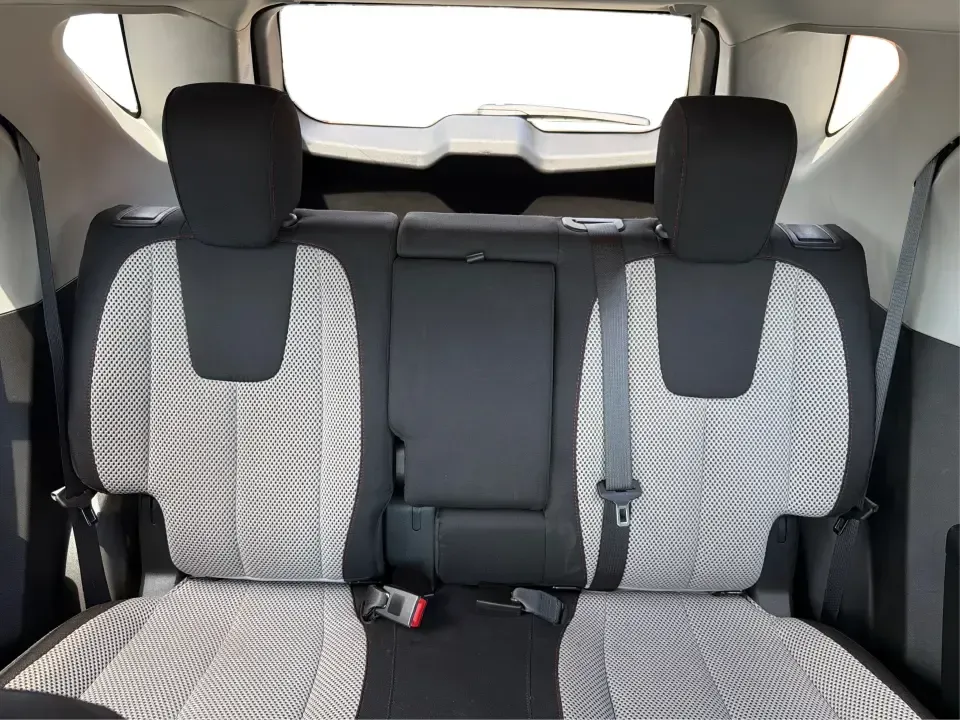 2013 Chevrolet Equinox 1LT (2GNFLEE3XD6) with an 3.6L V6 DOHC 24V engine, 6-Speed Automatic transmission, located at 1230 East Main St, Xenia, OH, 45385, (937) 908-9800, 39.688026, -83.910172 - Weekend getaways to John Bryan State Park, daily commutes down US35, or hauling sports gear across Greene County-this 2013 Chevrolet Equinox 1LT is the kind of SUV that fits real life in Xenia. With confident 4WD/AWD capability, a strong 3.6L V6 DOHC 24V engine, and a practical cabin, it's a smart p - Photo#14