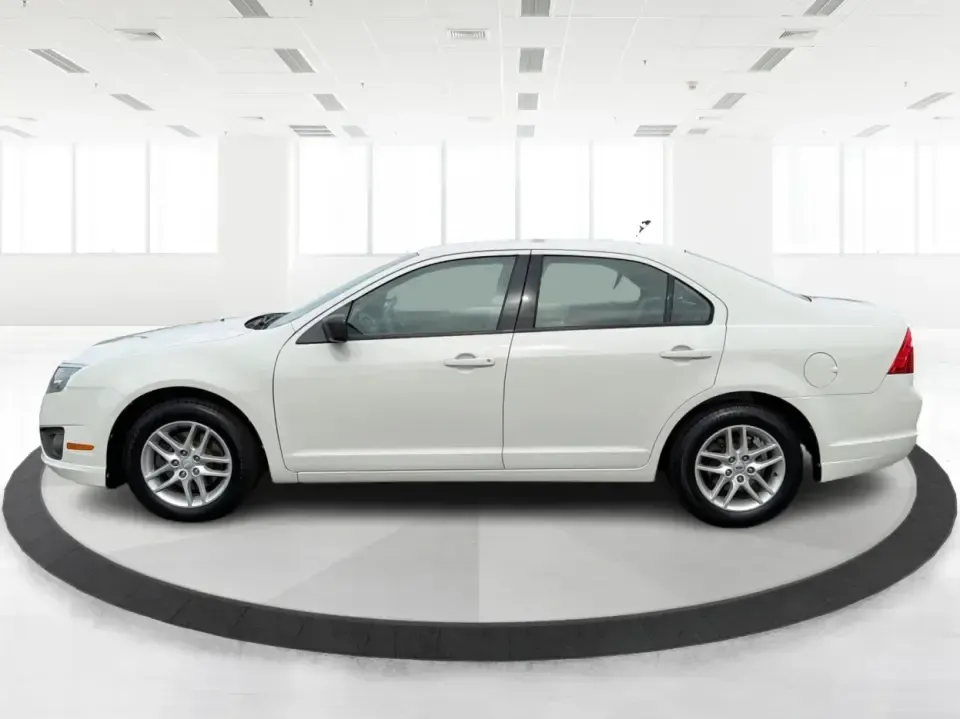2012 Ford Fusion S (3FAHP0GA0CR) with an 2.5L I-4 DOHC engine, located at 1099 N County Rd 25A, Troy, OH, 45373, (937) 908-9800, 40.057079, -84.212883 - Need a reliable commuter that still feels comfortable for weekend errands, school drop-offs, and those quick road trips up I75? This 2012 Ford Fusion S is a smart, budget-friendly sedan for life in and around Troy-easy to park downtown, smooth on longer drives toward Dayton, and practical for everyd - Photo#5