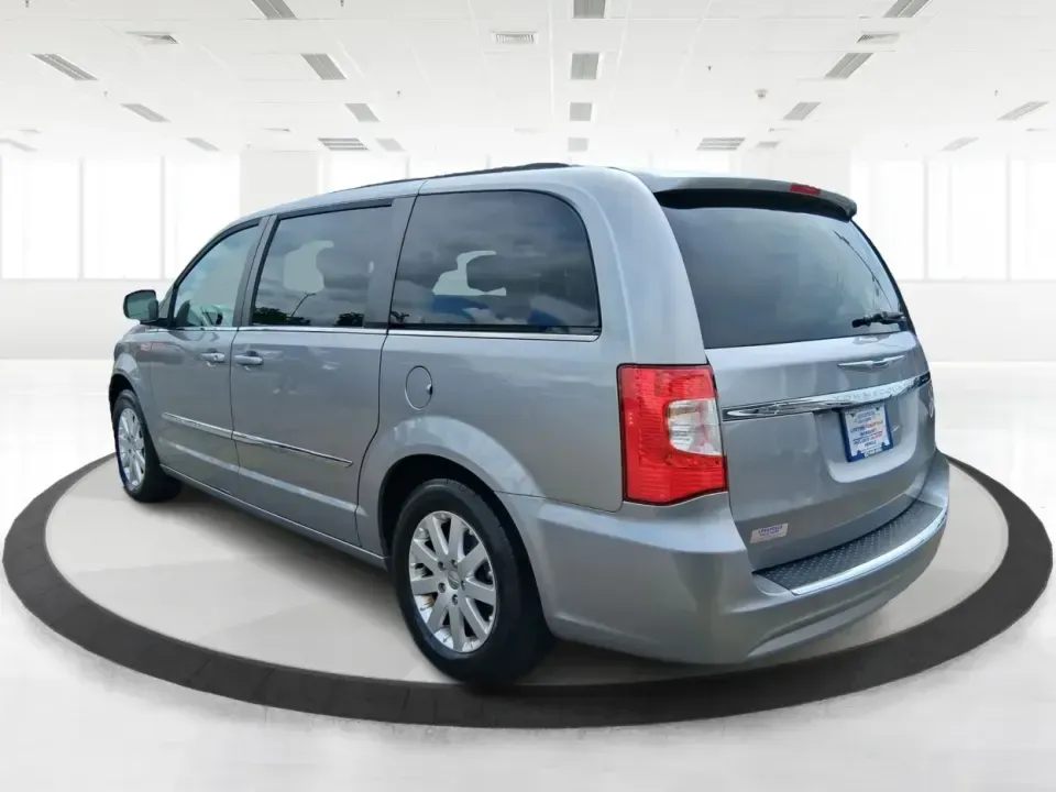 2016 Chrysler Town and Country Touring (2C4RC1BG4GR) with an Pentastar 3.6L V-6 DOHC engine, 6A transmission, located at 1184 Kauffman Ave, Fairborn, OH, 45324, (937) 908-9800, 39.807072, -84.030914 - Load up the kids, the cooler, and everyone's weekend plans-this 2016 Chrysler Town and Country Touring is the kind of family-ready van that makes school drop-offs, long commutes, and I-675 road trips feel a whole lot easier. With its versatile seating and comfort-focused features, it's a smart pic - Photo#4