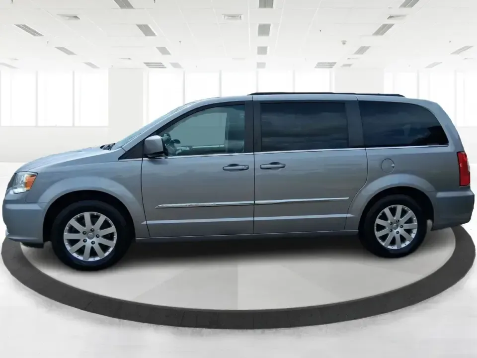 2016 Chrysler Town and Country Touring (2C4RC1BG4GR) with an Pentastar 3.6L V-6 DOHC engine, 6A transmission, located at 1184 Kauffman Ave, Fairborn, OH, 45324, (937) 908-9800, 39.807072, -84.030914 - Load up the kids, the cooler, and everyone's weekend plans-this 2016 Chrysler Town and Country Touring is the kind of family-ready van that makes school drop-offs, long commutes, and I-675 road trips feel a whole lot easier. With its versatile seating and comfort-focused features, it's a smart pic - Photo#5