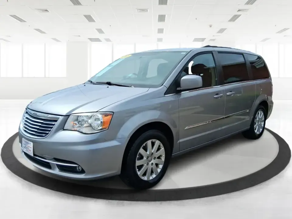 2016 Chrysler Town and Country Touring (2C4RC1BG4GR) with an Pentastar 3.6L V-6 DOHC engine, 6A transmission, located at 1184 Kauffman Ave, Fairborn, OH, 45324, (937) 908-9800, 39.807072, -84.030914 - Load up the kids, the cooler, and everyone's weekend plans-this 2016 Chrysler Town and Country Touring is the kind of family-ready van that makes school drop-offs, long commutes, and I-675 road trips feel a whole lot easier. With its versatile seating and comfort-focused features, it's a smart pic - Photo#8