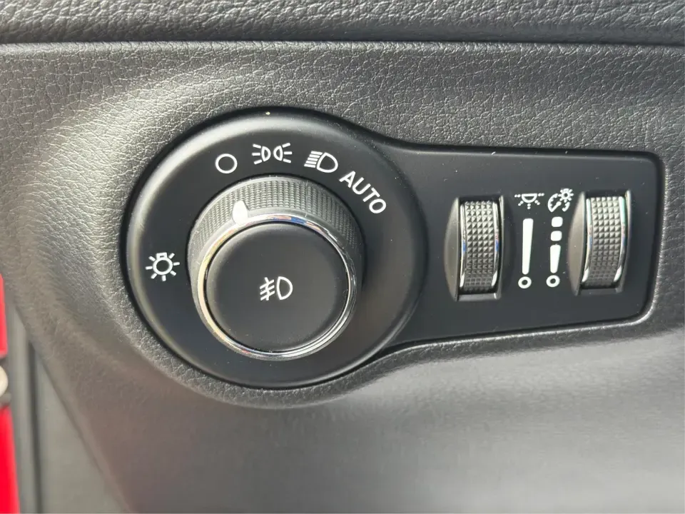 2019 Jeep Compass Latitude 4x4 (3C4NJDBB9KT) with an 2.4L L4 DOHC 16V engine, located at 1951 S Dayton Lakeview Rd., New Carlisle, OH, 45344, (937) 908-9800, 39.890999, -84.050255 - Whether you're commuting from New Carlisle to Dayton, loading up for a family weekend at George Rogers Clark Park, or chasing fall colors along OH-235 and I-70, this 2019 Jeep Compass Latitude 4x4 is built for real life-comfortable for the daily grind, confident when the weather turns, and versatile - Photo#17