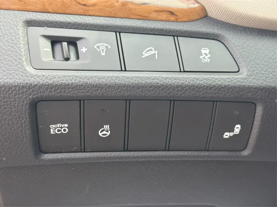 2016 Hyundai Santa Fe 2.4L (5XYZU3LB5GG) with an Theta II 2.4L I-4 gasoline direct injection engine, 6-Speed Automatic transmission, located at 1230 East Main St, Xenia, OH, 45385, (937) 908-9800, 39.688026, -83.910172 - Road-trip ready for Hocking Hills weekends, school-run practical for busy mornings, and comfortable enough for the daily commute down US-35-this 2016 Hyundai Santa Fe 2.4L is the kind of SUV that fits real life in and around Xenia, Ohio. Finished in Twilight Black, it delivers a confident, versatile - Photo#17