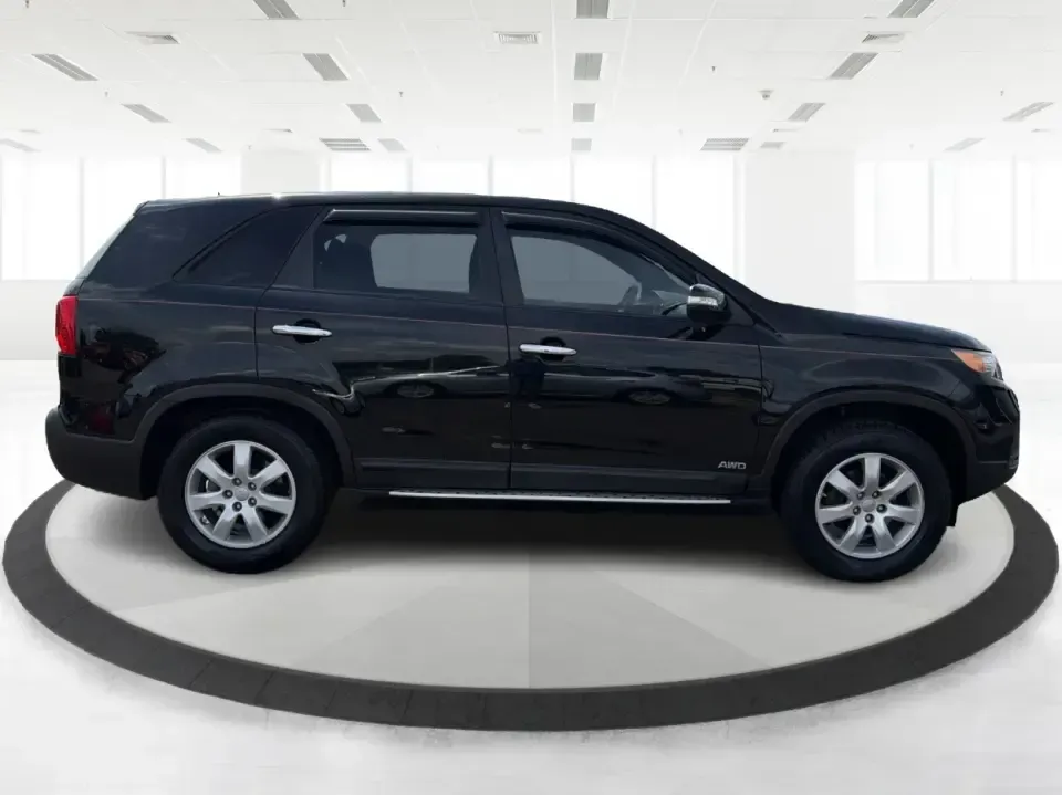 2013 Kia Sorento LX (5XYKTCA63DG) with an 2.4L I-4 gasoline direct injection engine, 6-Speed Automatic transmission, located at 1230 East Main St, Xenia, OH, 45385, (937) 908-9800, 39.688026, -83.910172 - Ready for school drop-offs, long commutes to Dayton, and spontaneous weekend getaways to John Bryan State Park, this 2013 Kia Sorento LX is the kind of SUV that fits real life in Greene County. With confident SUV versatility, a roomy cabin, and practical features for everyday comfort, it's a smart p - Photo#1