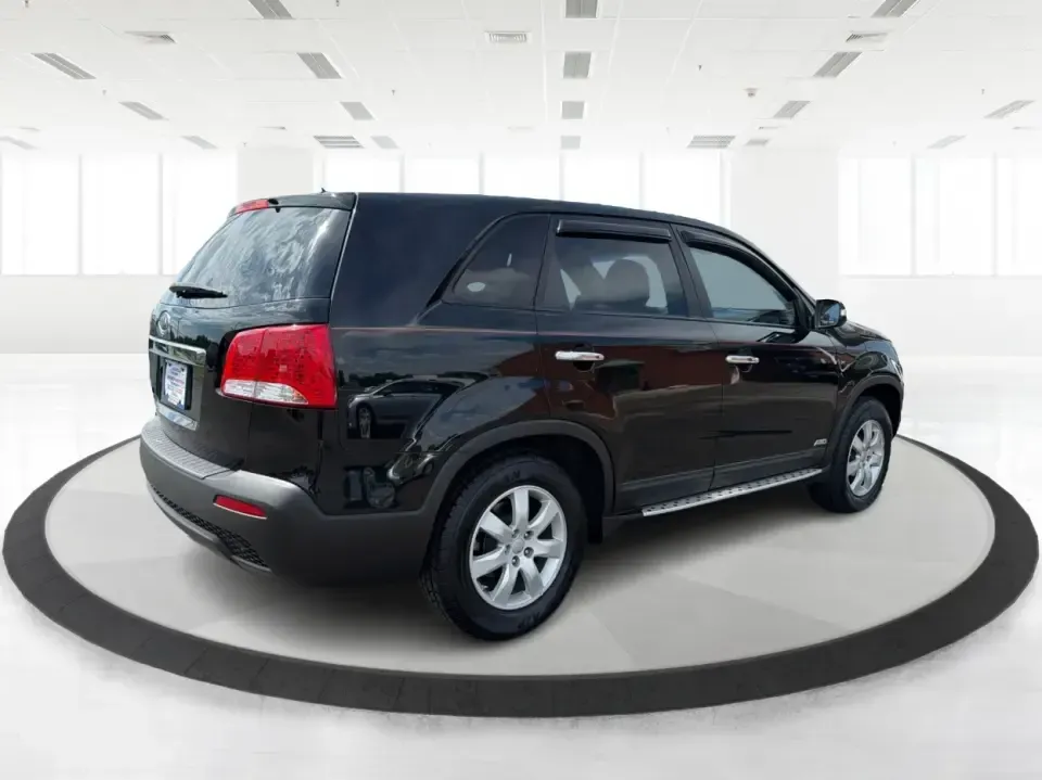 2013 Kia Sorento LX (5XYKTCA63DG) with an 2.4L I-4 gasoline direct injection engine, 6-Speed Automatic transmission, located at 1230 East Main St, Xenia, OH, 45385, (937) 908-9800, 39.688026, -83.910172 - Ready for school drop-offs, long commutes to Dayton, and spontaneous weekend getaways to John Bryan State Park, this 2013 Kia Sorento LX is the kind of SUV that fits real life in Greene County. With confident SUV versatility, a roomy cabin, and practical features for everyday comfort, it's a smart p - Photo#2