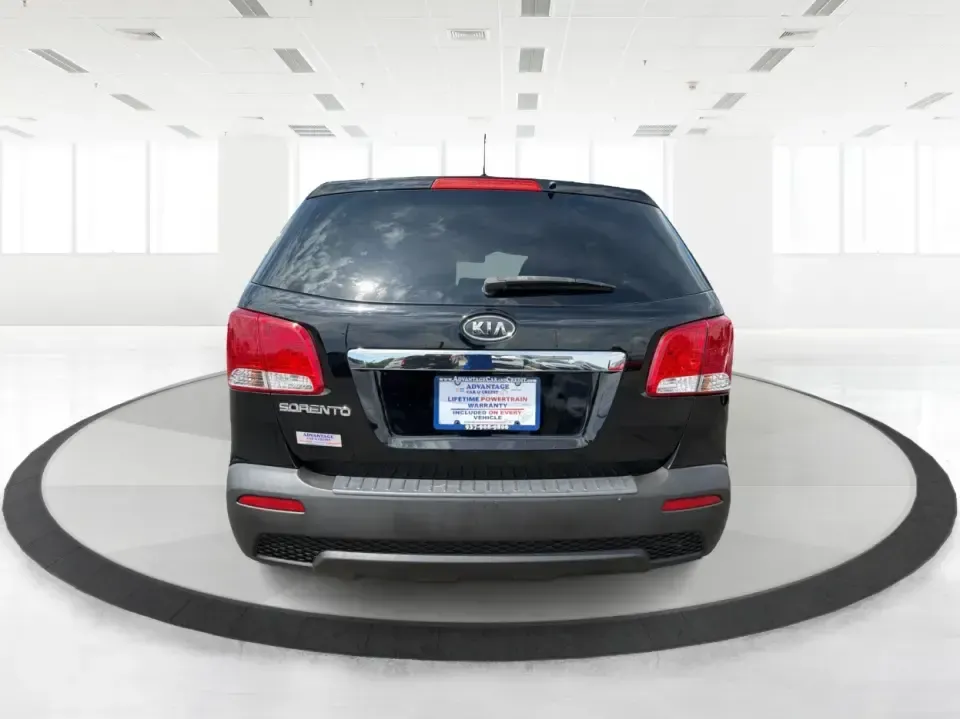 2013 Kia Sorento LX (5XYKTCA63DG) with an 2.4L I-4 gasoline direct injection engine, 6-Speed Automatic transmission, located at 1230 East Main St, Xenia, OH, 45385, (937) 908-9800, 39.688026, -83.910172 - Ready for school drop-offs, long commutes to Dayton, and spontaneous weekend getaways to John Bryan State Park, this 2013 Kia Sorento LX is the kind of SUV that fits real life in Greene County. With confident SUV versatility, a roomy cabin, and practical features for everyday comfort, it's a smart p - Photo#3