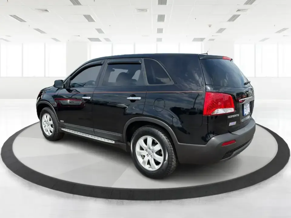 2013 Kia Sorento LX (5XYKTCA63DG) with an 2.4L I-4 gasoline direct injection engine, 6-Speed Automatic transmission, located at 1230 East Main St, Xenia, OH, 45385, (937) 908-9800, 39.688026, -83.910172 - Ready for school drop-offs, long commutes to Dayton, and spontaneous weekend getaways to John Bryan State Park, this 2013 Kia Sorento LX is the kind of SUV that fits real life in Greene County. With confident SUV versatility, a roomy cabin, and practical features for everyday comfort, it's a smart p - Photo#4