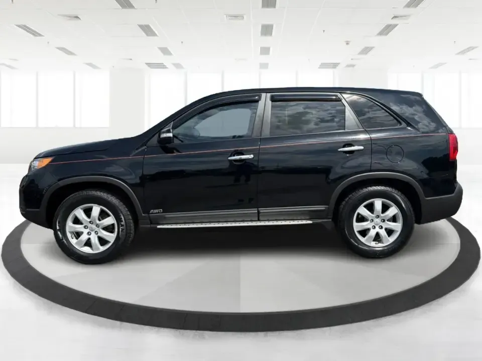2013 Kia Sorento LX (5XYKTCA63DG) with an 2.4L I-4 gasoline direct injection engine, 6-Speed Automatic transmission, located at 1230 East Main St, Xenia, OH, 45385, (937) 908-9800, 39.688026, -83.910172 - Ready for school drop-offs, long commutes to Dayton, and spontaneous weekend getaways to John Bryan State Park, this 2013 Kia Sorento LX is the kind of SUV that fits real life in Greene County. With confident SUV versatility, a roomy cabin, and practical features for everyday comfort, it's a smart p - Photo#5
