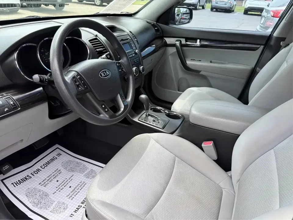2013 Kia Sorento LX (5XYKTCA63DG) with an 2.4L I-4 gasoline direct injection engine, 6-Speed Automatic transmission, located at 1230 East Main St, Xenia, OH, 45385, (937) 908-9800, 39.688026, -83.910172 - Ready for school drop-offs, long commutes to Dayton, and spontaneous weekend getaways to John Bryan State Park, this 2013 Kia Sorento LX is the kind of SUV that fits real life in Greene County. With confident SUV versatility, a roomy cabin, and practical features for everyday comfort, it's a smart p - Photo#9