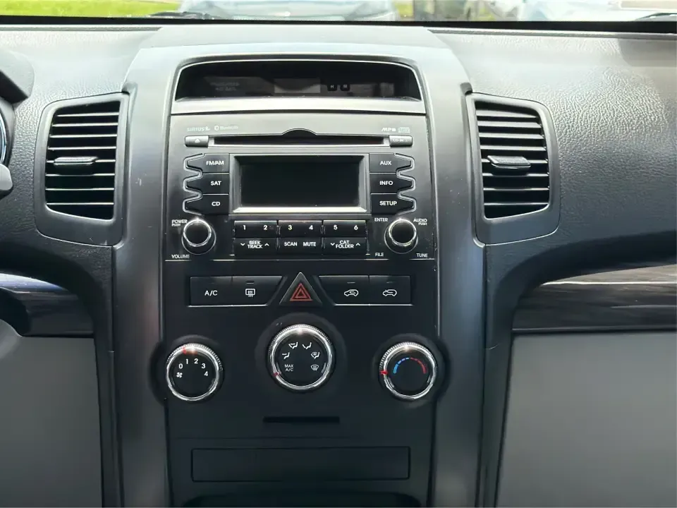 2013 Kia Sorento LX (5XYKTCA63DG) with an 2.4L I-4 gasoline direct injection engine, 6-Speed Automatic transmission, located at 1230 East Main St, Xenia, OH, 45385, (937) 908-9800, 39.688026, -83.910172 - Ready for school drop-offs, long commutes to Dayton, and spontaneous weekend getaways to John Bryan State Park, this 2013 Kia Sorento LX is the kind of SUV that fits real life in Greene County. With confident SUV versatility, a roomy cabin, and practical features for everyday comfort, it's a smart p - Photo#13