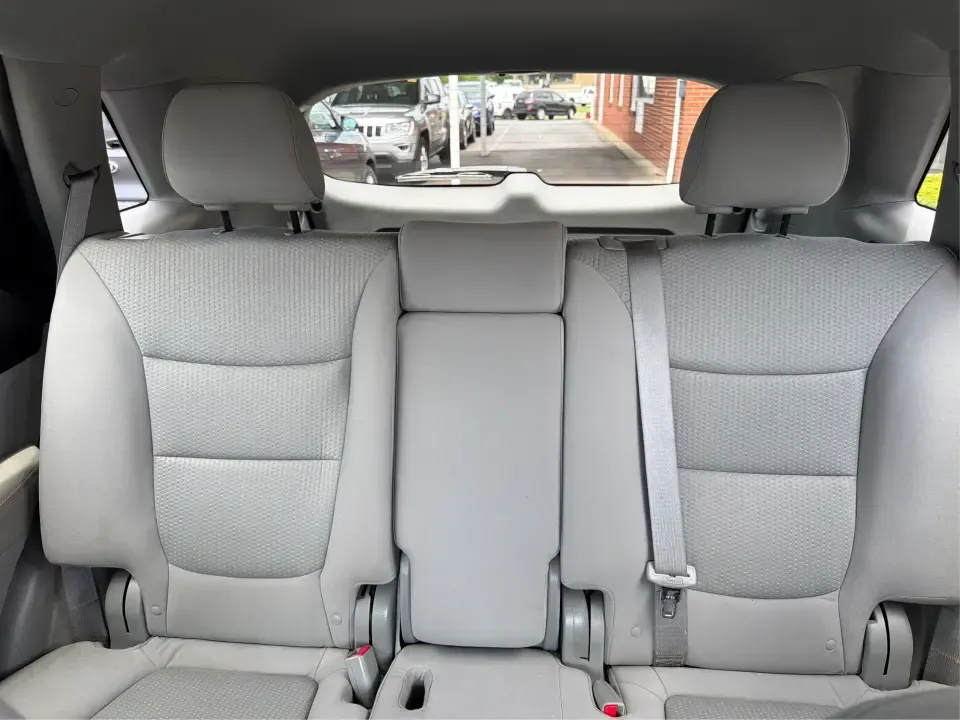 2013 Kia Sorento LX (5XYKTCA63DG) with an 2.4L I-4 gasoline direct injection engine, 6-Speed Automatic transmission, located at 1230 East Main St, Xenia, OH, 45385, (937) 908-9800, 39.688026, -83.910172 - Ready for school drop-offs, long commutes to Dayton, and spontaneous weekend getaways to John Bryan State Park, this 2013 Kia Sorento LX is the kind of SUV that fits real life in Greene County. With confident SUV versatility, a roomy cabin, and practical features for everyday comfort, it's a smart p - Photo#14