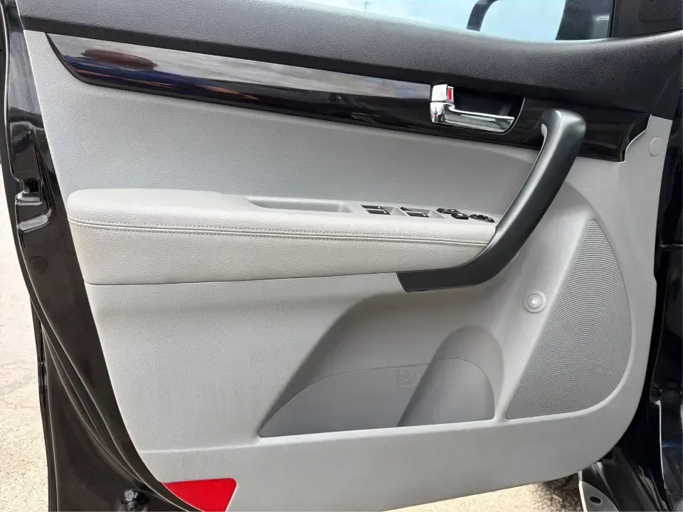 2013 Kia Sorento LX (5XYKTCA63DG) with an 2.4L I-4 gasoline direct injection engine, 6-Speed Automatic transmission, located at 1230 East Main St, Xenia, OH, 45385, (937) 908-9800, 39.688026, -83.910172 - Ready for school drop-offs, long commutes to Dayton, and spontaneous weekend getaways to John Bryan State Park, this 2013 Kia Sorento LX is the kind of SUV that fits real life in Greene County. With confident SUV versatility, a roomy cabin, and practical features for everyday comfort, it's a smart p - Photo#19