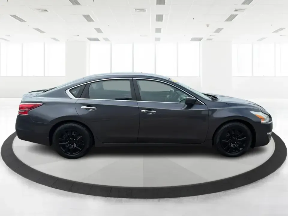 2013 Nissan Altima 2.5 S (1N4AL3AP8DC) with an 2.5L I-4 DOHC engine, located at 1230 East Main St, Xenia, OH, 45385, (937) 908-9800, 39.688026, -83.910172 - Need a dependable commuter that still feels comfortable for weekend getaways to Caesar Creek State Park or a quick dinner run along US-35? This 2013 Nissan Altima 2.5 S sedan fits the real-life rhythm of Xenia drivers-easy to park downtown, smooth for longer stretches toward Dayton, and efficient en - Photo#1