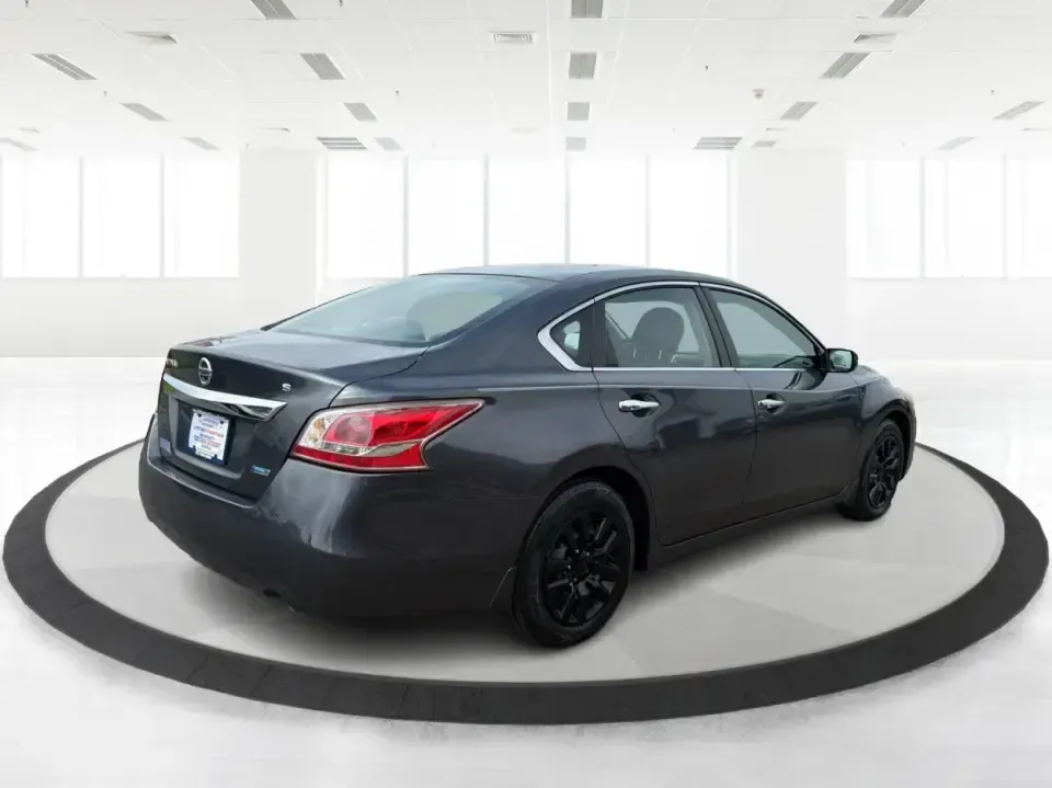 2013 Nissan Altima 2.5 S (1N4AL3AP8DC) with an 2.5L I-4 DOHC engine, located at 1230 East Main St, Xenia, OH, 45385, (937) 908-9800, 39.688026, -83.910172 - Need a dependable commuter that still feels comfortable for weekend getaways to Caesar Creek State Park or a quick dinner run along US-35? This 2013 Nissan Altima 2.5 S sedan fits the real-life rhythm of Xenia drivers-easy to park downtown, smooth for longer stretches toward Dayton, and efficient en - Photo#2