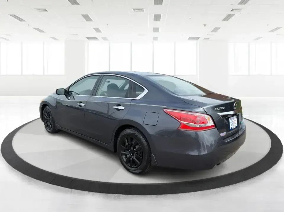 2013 Nissan Altima 2.5 S (1N4AL3AP8DC) with an 2.5L I-4 DOHC engine, located at 1230 East Main St, Xenia, OH, 45385, (937) 908-9800, 39.688026, -83.910172 - Need a dependable commuter that still feels comfortable for weekend getaways to Caesar Creek State Park or a quick dinner run along US-35? This 2013 Nissan Altima 2.5 S sedan fits the real-life rhythm of Xenia drivers-easy to park downtown, smooth for longer stretches toward Dayton, and efficient en - Photo#4
