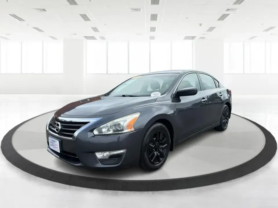 2013 Nissan Altima 2.5 S (1N4AL3AP8DC) with an 2.5L I-4 DOHC engine, located at 1230 East Main St, Xenia, OH, 45385, (937) 908-9800, 39.688026, -83.910172 - Need a dependable commuter that still feels comfortable for weekend getaways to Caesar Creek State Park or a quick dinner run along US-35? This 2013 Nissan Altima 2.5 S sedan fits the real-life rhythm of Xenia drivers-easy to park downtown, smooth for longer stretches toward Dayton, and efficient en - Photo#8
