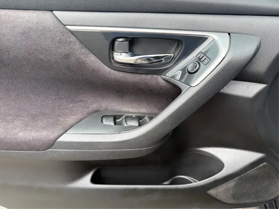2013 Nissan Altima 2.5 S (1N4AL3AP8DC) with an 2.5L I-4 DOHC engine, located at 1230 East Main St, Xenia, OH, 45385, (937) 908-9800, 39.688026, -83.910172 - Need a dependable commuter that still feels comfortable for weekend getaways to Caesar Creek State Park or a quick dinner run along US-35? This 2013 Nissan Altima 2.5 S sedan fits the real-life rhythm of Xenia drivers-easy to park downtown, smooth for longer stretches toward Dayton, and efficient en - Photo#19