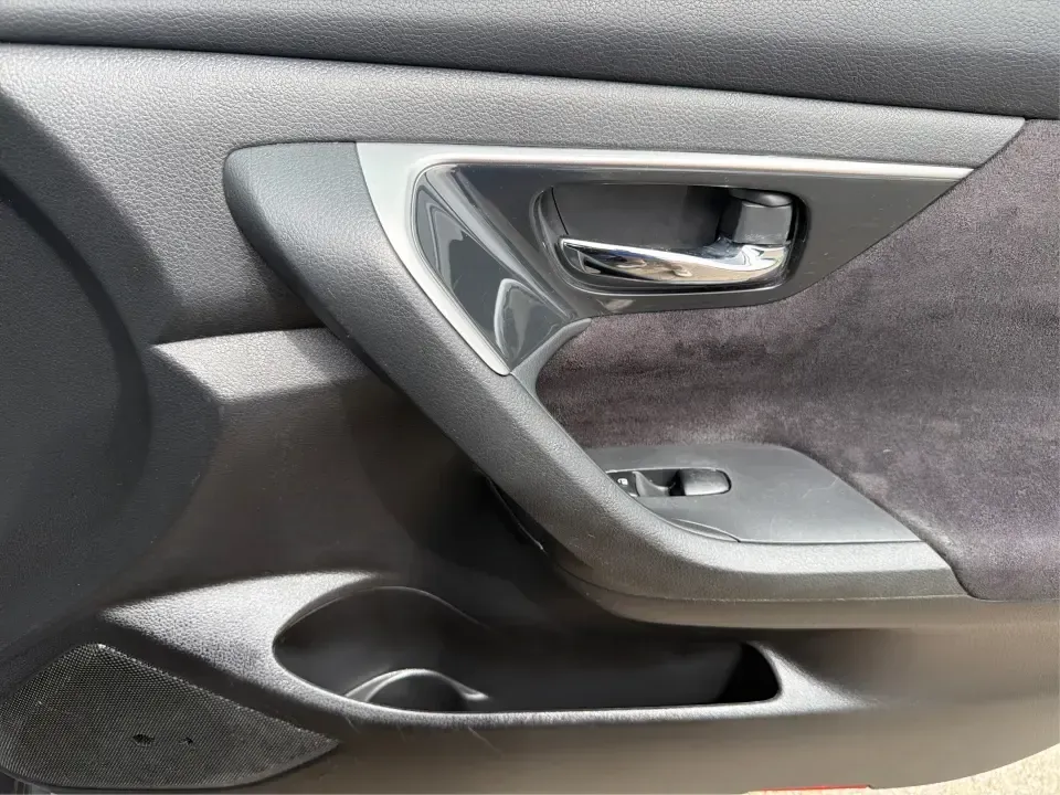 2013 Nissan Altima 2.5 S (1N4AL3AP8DC) with an 2.5L I-4 DOHC engine, located at 1230 East Main St, Xenia, OH, 45385, (937) 908-9800, 39.688026, -83.910172 - Need a dependable commuter that still feels comfortable for weekend getaways to Caesar Creek State Park or a quick dinner run along US-35? This 2013 Nissan Altima 2.5 S sedan fits the real-life rhythm of Xenia drivers-easy to park downtown, smooth for longer stretches toward Dayton, and efficient en - Photo#20