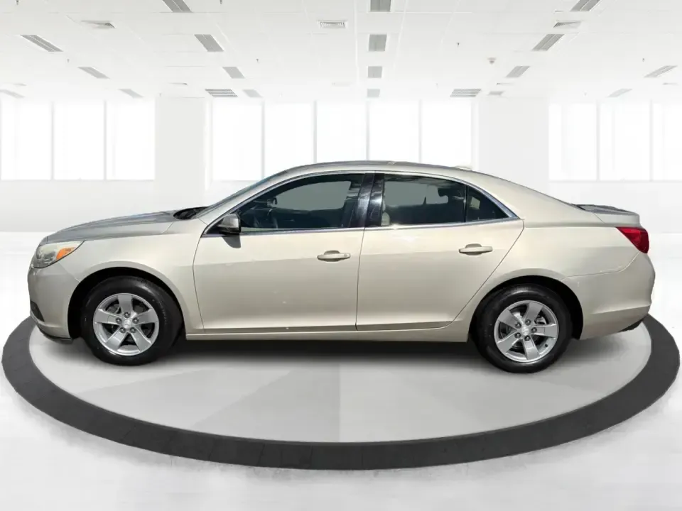 2013 Chevrolet Malibu 1LT (1G11C5SA8DF) with an ECOTEC 2.5L I-4 gasoline direct injection engine, 6-Speed Automatic transmission, located at 4508 South Dixie Dr, Moraine, OH, 45439, (937) 908-9800, 39.689976, -84.218452 - Need a dependable commuter that still feels comfortable for date night in the Oregon District or a quick weekend escape out toward Caesar Creek? This 2013 Chevrolet Malibu 1LT sedan is built for real-life driving in Moraine and the greater Dayton area-easy to park, smooth on I75, and efficient enoug - Photo#5