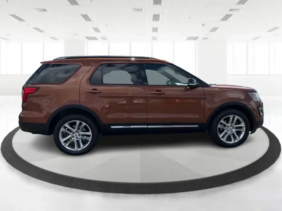 2017 Ford Explorer XLT 4WD (1FM5K8D86HG) with an 3.5L V6 DOHC 24V engine, 6A transmission, located at 401 Woodman Dr, Riverside, OH, 45431, (937) 908-9800, 39.760899, -84.123421 - Load up the family, cue the playlist, and point the nose toward your next weekend escape-this 2017 Ford Explorer XLT 4WD is built for the real-life mix of school runs, long commutes, and road trips out of Riverside. With three rows of SUV versatility and confident 4WD capability, it's a smart fit fo - Photo#1