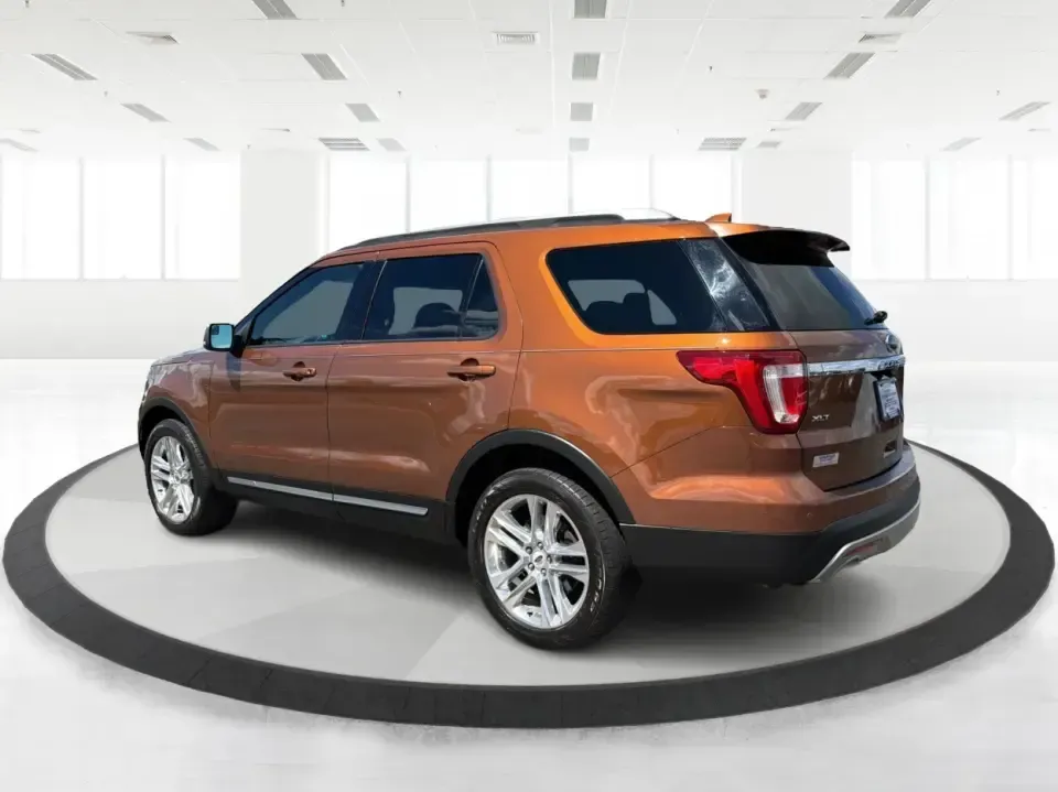 2017 Ford Explorer XLT 4WD (1FM5K8D86HG) with an 3.5L V6 DOHC 24V engine, 6A transmission, located at 401 Woodman Dr, Riverside, OH, 45431, (937) 908-9800, 39.760899, -84.123421 - Load up the family, cue the playlist, and point the nose toward your next weekend escape-this 2017 Ford Explorer XLT 4WD is built for the real-life mix of school runs, long commutes, and road trips out of Riverside. With three rows of SUV versatility and confident 4WD capability, it's a smart fit fo - Photo#4