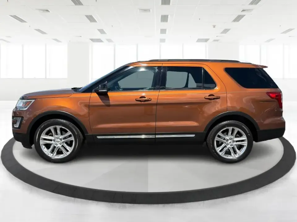 2017 Ford Explorer XLT 4WD (1FM5K8D86HG) with an 3.5L V6 DOHC 24V engine, 6A transmission, located at 401 Woodman Dr, Riverside, OH, 45431, (937) 908-9800, 39.760899, -84.123421 - Load up the family, cue the playlist, and point the nose toward your next weekend escape-this 2017 Ford Explorer XLT 4WD is built for the real-life mix of school runs, long commutes, and road trips out of Riverside. With three rows of SUV versatility and confident 4WD capability, it's a smart fit fo - Photo#5