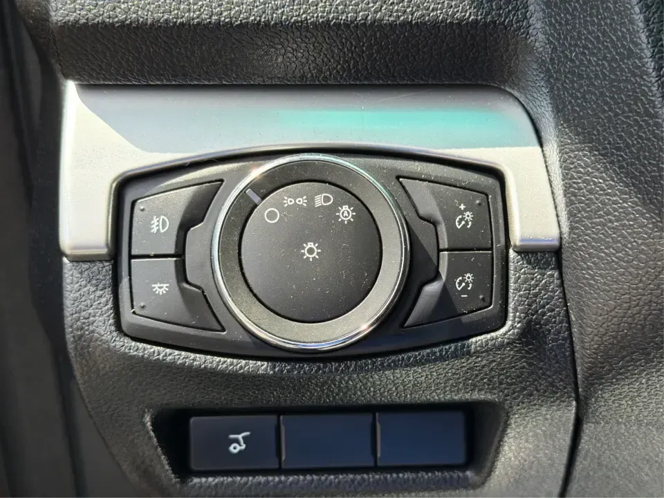2017 Ford Explorer XLT 4WD (1FM5K8D86HG) with an 3.5L V6 DOHC 24V engine, 6A transmission, located at 401 Woodman Dr, Riverside, OH, 45431, (937) 908-9800, 39.760899, -84.123421 - Load up the family, cue the playlist, and point the nose toward your next weekend escape-this 2017 Ford Explorer XLT 4WD is built for the real-life mix of school runs, long commutes, and road trips out of Riverside. With three rows of SUV versatility and confident 4WD capability, it's a smart fit fo - Photo#17