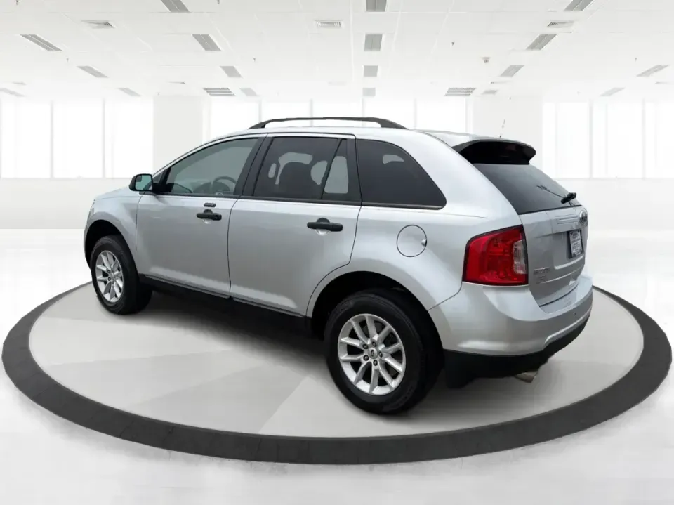 2014 Ford Edge SE FWD (2FMDK3GC0EB) with an 3.5L V6 DOHC 24V engine, 6-Speed Automatic transmission, located at 1951 S Dayton Lakeview Rd., New Carlisle, OH, 45344, (937) 908-9800, 39.890999, -84.050255 - Picture your next week unfolding with less stress and more freedom: a comfortable SUV for the school run, an easy commuter for I70 and OH235, and a road-trip-ready ride for weekend escapes to John Bryan State Park or a day in downtown Springfield. This 2014 Ford Edge SE FWD blends family-friendly sp - Photo#4