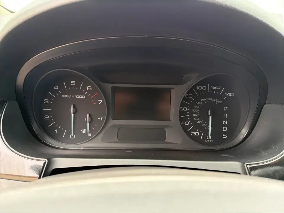2014 Ford Edge SE FWD (2FMDK3GC0EB) with an 3.5L V6 DOHC 24V engine, 6-Speed Automatic transmission, located at 1951 S Dayton Lakeview Rd., New Carlisle, OH, 45344, (937) 908-9800, 39.890999, -84.050255 - Picture your next week unfolding with less stress and more freedom: a comfortable SUV for the school run, an easy commuter for I70 and OH235, and a road-trip-ready ride for weekend escapes to John Bryan State Park or a day in downtown Springfield. This 2014 Ford Edge SE FWD blends family-friendly sp - Photo#15