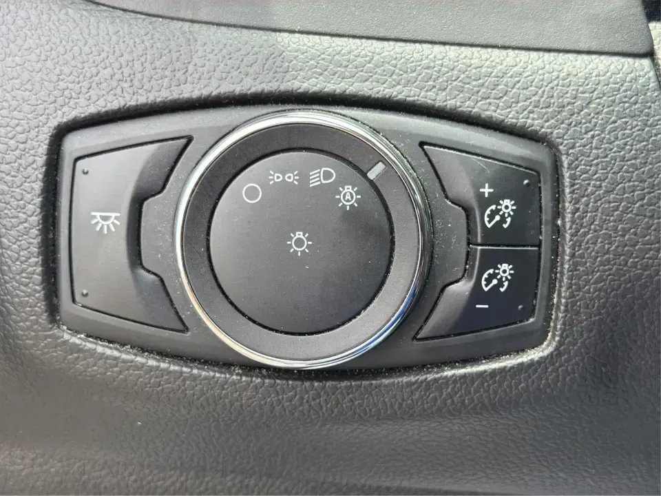 2014 Ford Edge SE FWD (2FMDK3GC0EB) with an 3.5L V6 DOHC 24V engine, 6-Speed Automatic transmission, located at 1951 S Dayton Lakeview Rd., New Carlisle, OH, 45344, (937) 908-9800, 39.890999, -84.050255 - Picture your next week unfolding with less stress and more freedom: a comfortable SUV for the school run, an easy commuter for I70 and OH235, and a road-trip-ready ride for weekend escapes to John Bryan State Park or a day in downtown Springfield. This 2014 Ford Edge SE FWD blends family-friendly sp - Photo#17
